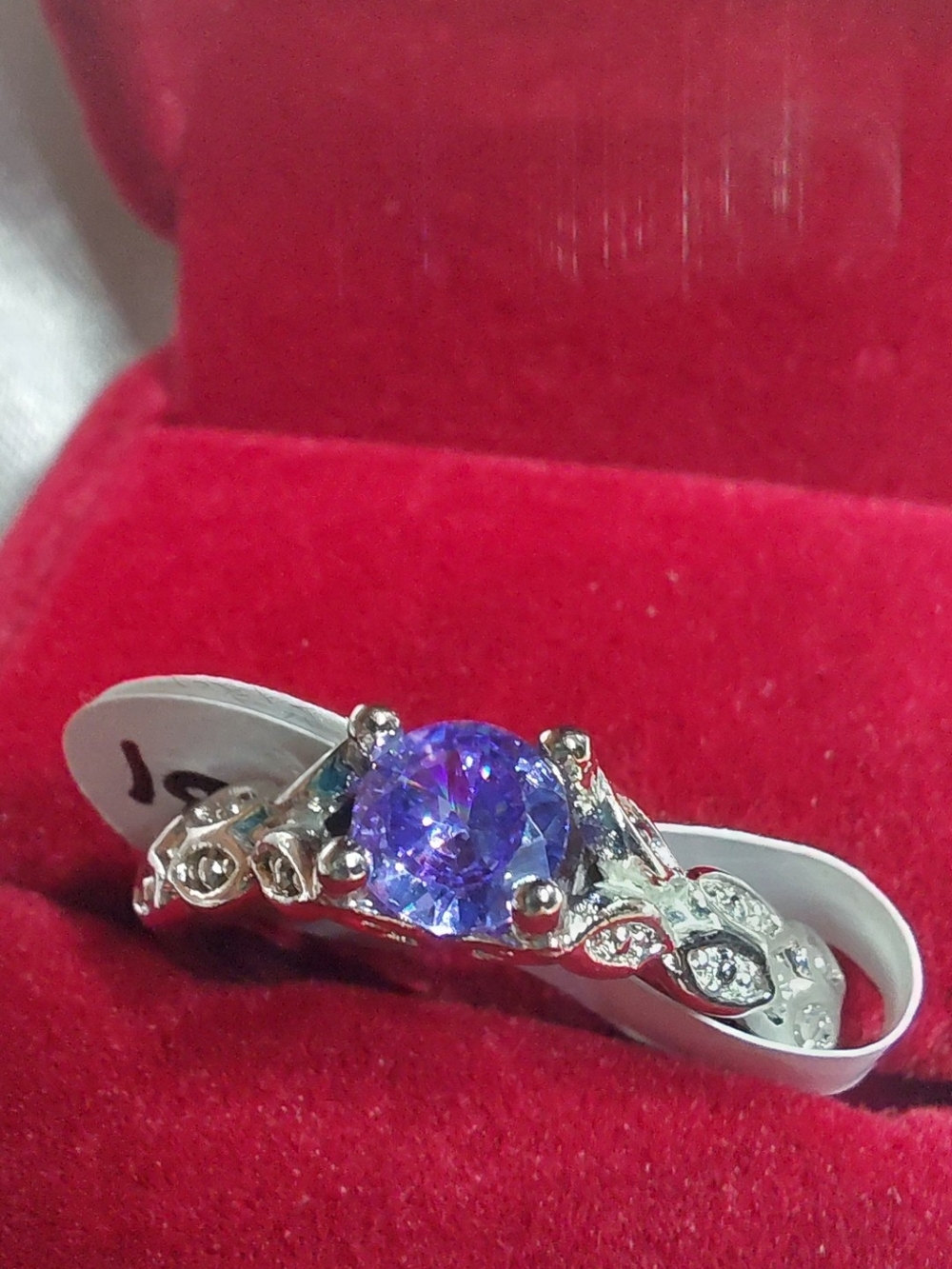 GORGOUS SINGLE STONED FAUX AMETHYST